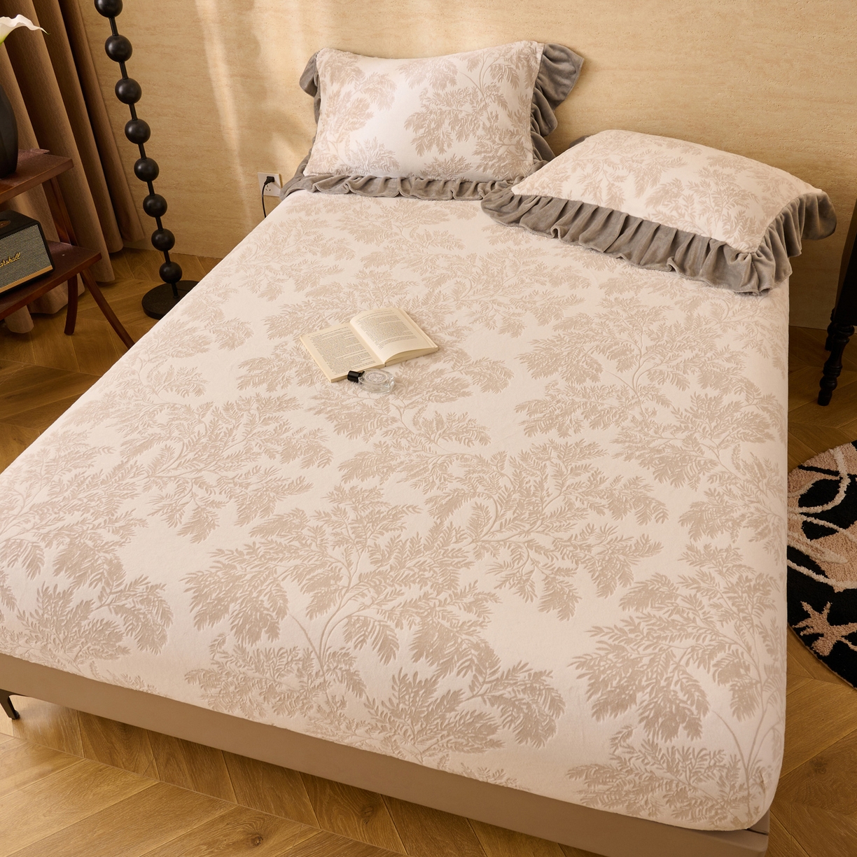 91家纺网 家纺一手货源 找家纺 早晨家纺 2025新款高克重牛奶绒烂花单床笠 叶韵