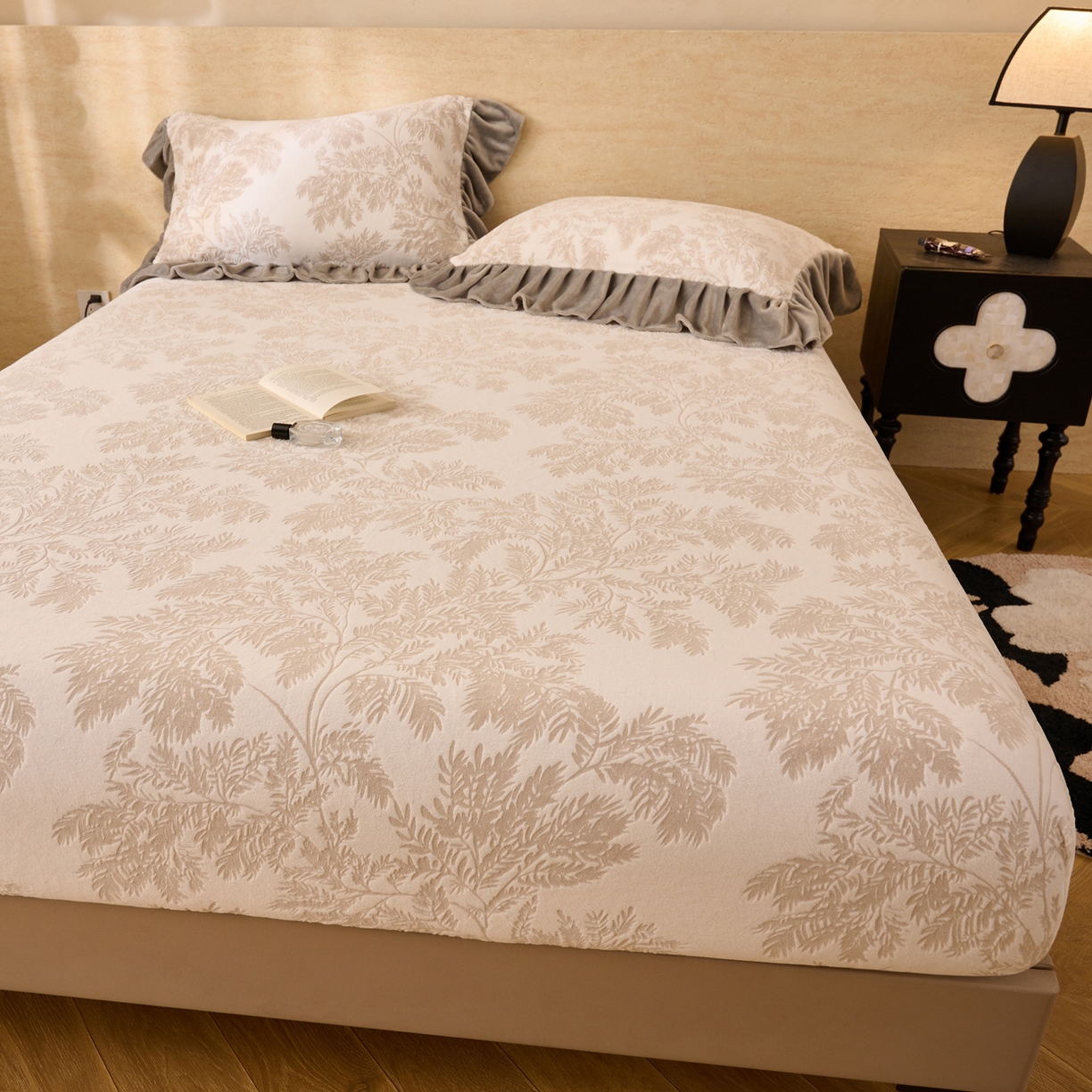 91家纺网 家纺一手货源 找家纺 早晨家纺 2025新款高克重牛奶绒烂花单床笠 叶韵