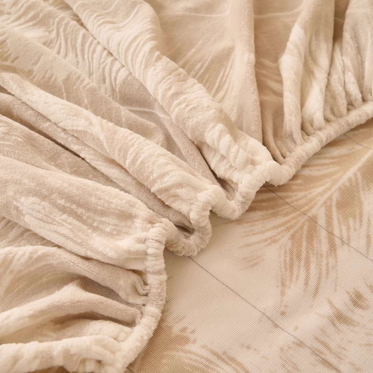 91家纺网 家纺一手货源 找家纺 早晨家纺 2025新款高克重牛奶绒烂花单床笠 羽眠