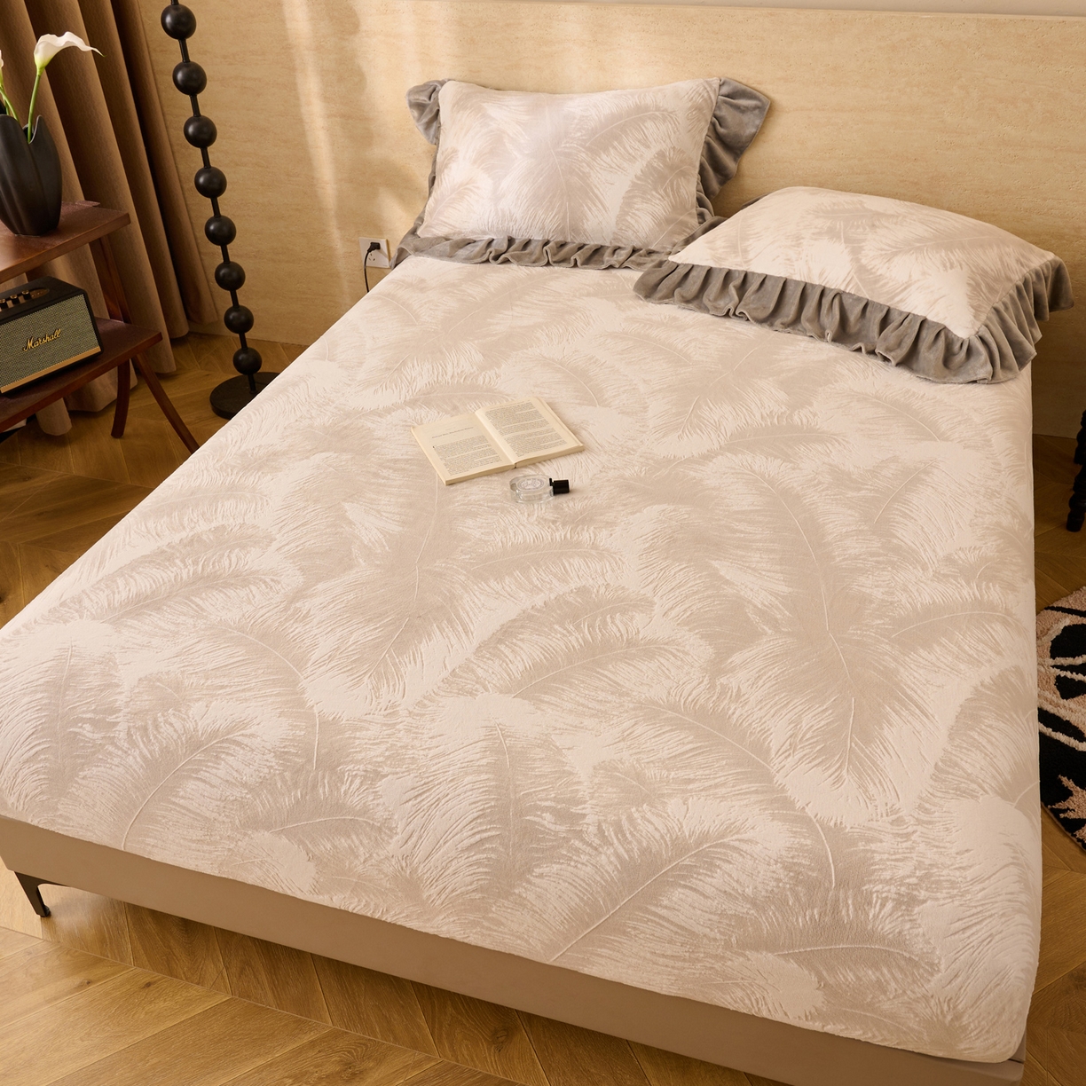 91家纺网 家纺一手货源 找家纺 早晨家纺 2025新款高克重牛奶绒烂花单床笠 羽眠