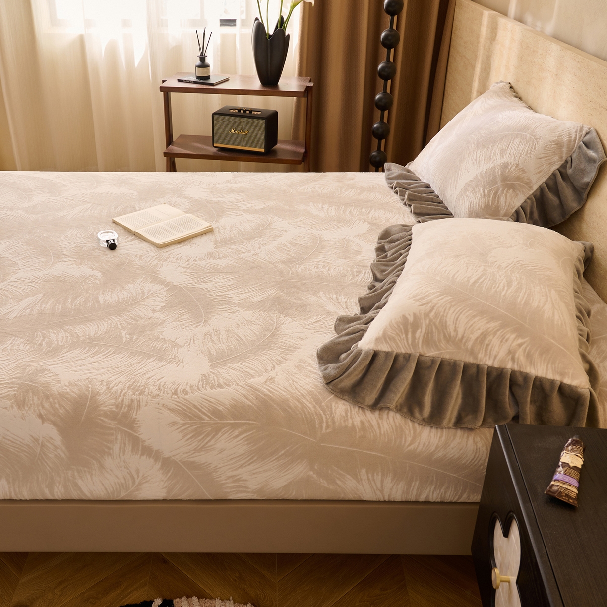 91家纺网 家纺一手货源 找家纺 早晨家纺 2025新款高克重牛奶绒烂花单床笠 羽眠