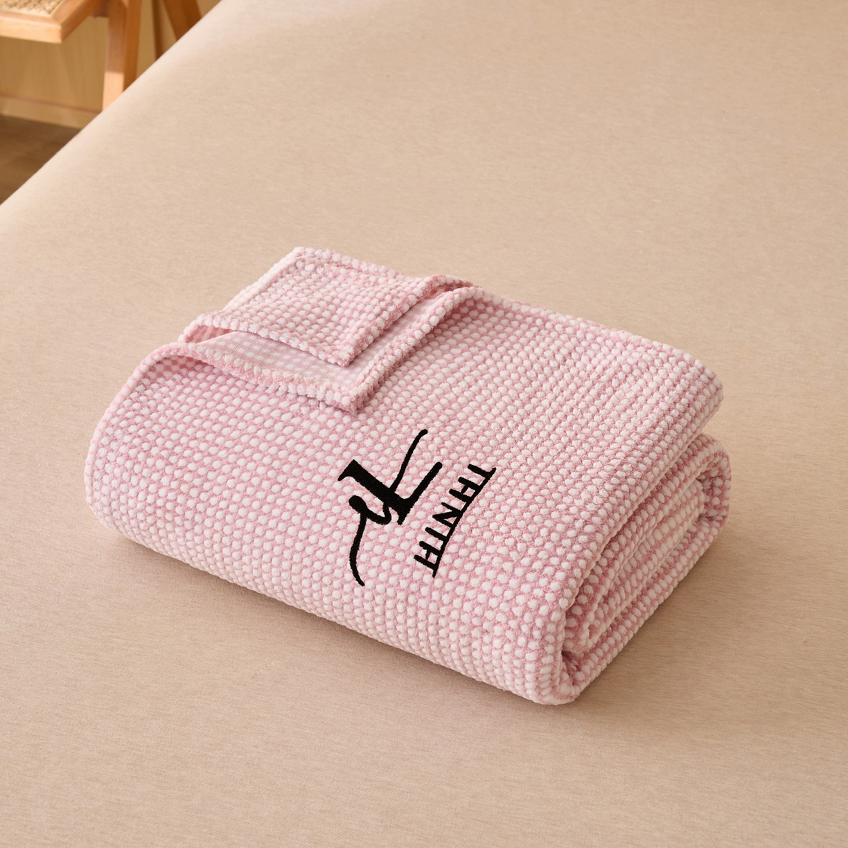 91家纺网 家纺一手货源 找家纺 早晨家纺 2025新款深蓝款高克重牛奶绒阳离子提花单床单系列 深蓝-豆沙