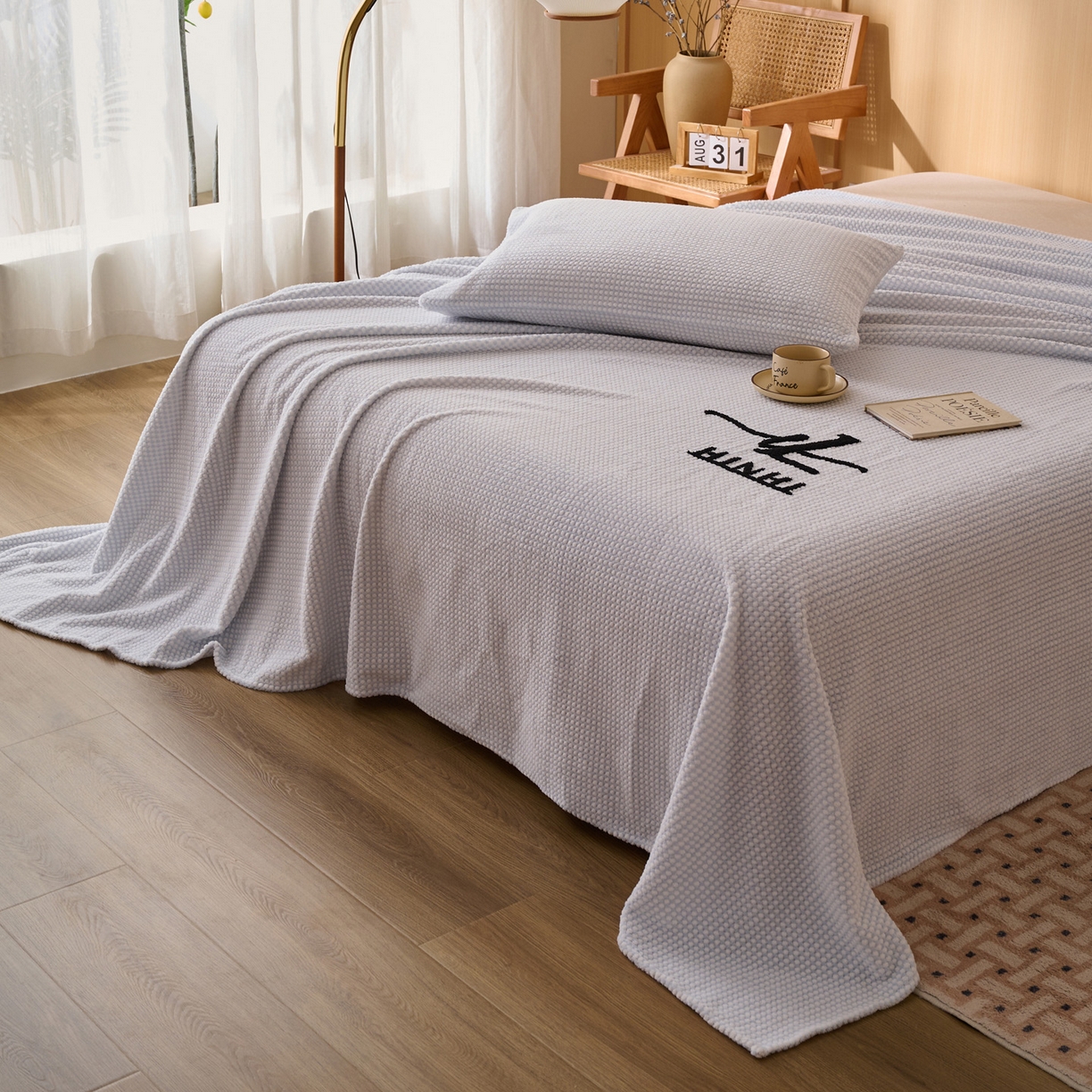 91家纺网 家纺一手货源 找家纺 早晨家纺 2025新款深蓝款高克重牛奶绒阳离子提花单床单系列 深蓝-灰