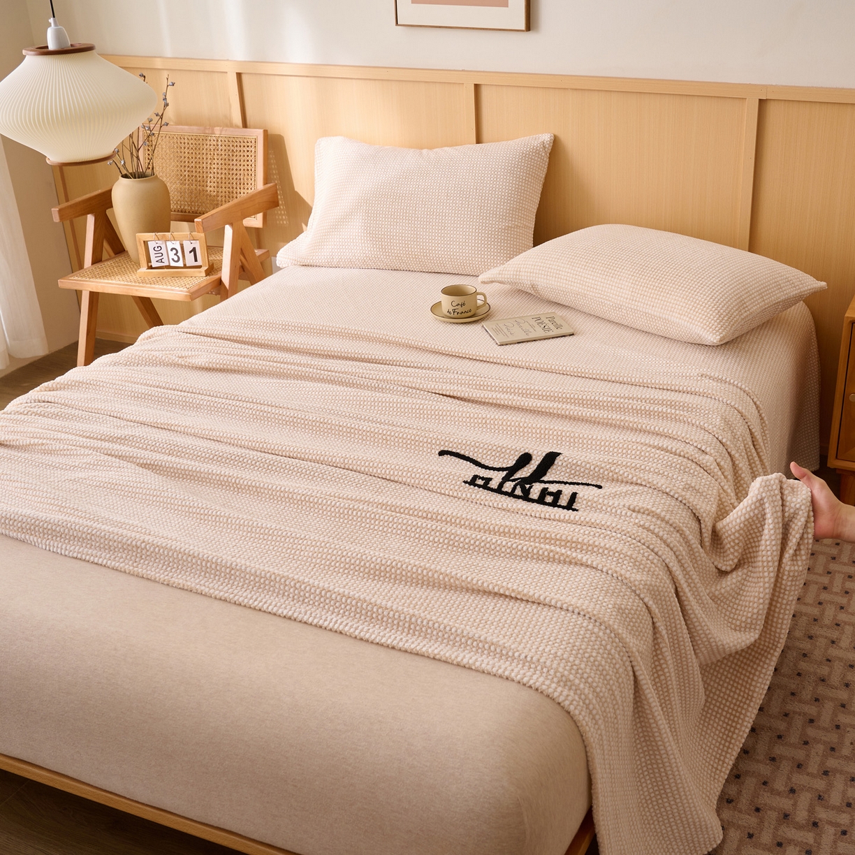 91家纺网 家纺一手货源 找家纺 早晨家纺 2025新款深蓝款高克重牛奶绒阳离子提花单床单系列 深蓝-黄