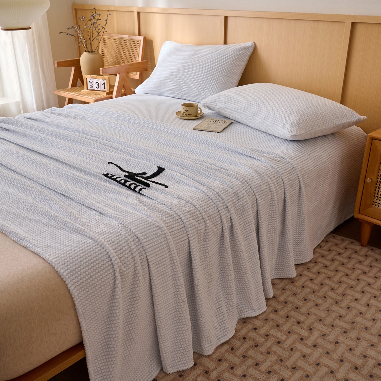 91家纺网 家纺一手货源 找家纺 早晨家纺 2025新款深蓝款高克重牛奶绒阳离子提花单床单系列 深蓝-蓝