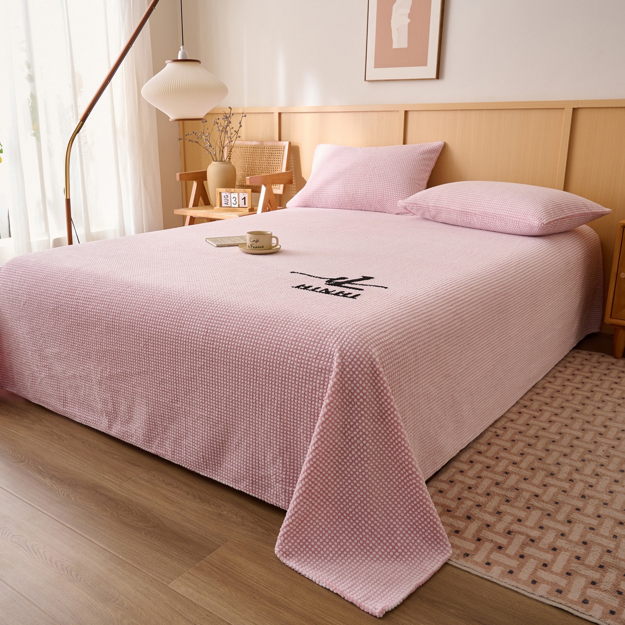 91家纺网 家纺一手货源 找家纺 早晨家纺 2025新款深蓝款高克重牛奶绒阳离子提花单床单系列 深蓝-豆沙