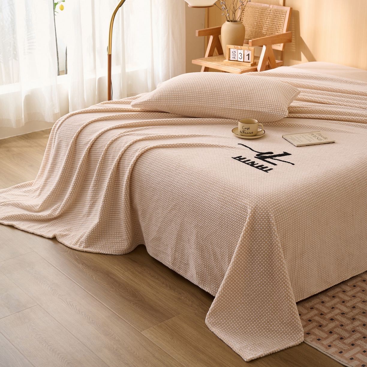 91家纺网 家纺一手货源 找家纺 早晨家纺 2025新款深蓝款高克重牛奶绒阳离子提花单床单系列 深蓝-黄