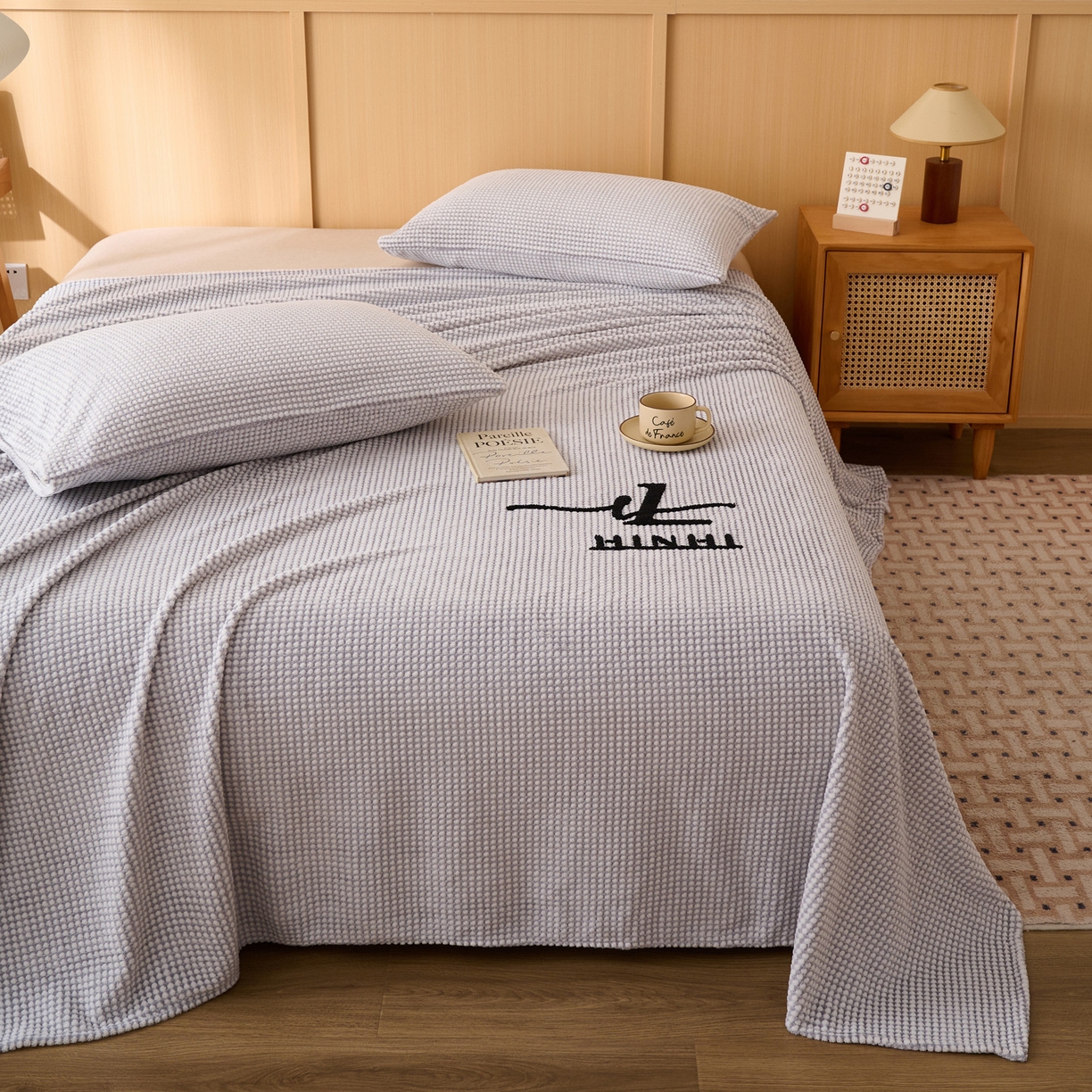 91家纺网 家纺一手货源 找家纺 早晨家纺 2025新款深蓝款高克重牛奶绒阳离子提花单床单系列 深蓝-灰