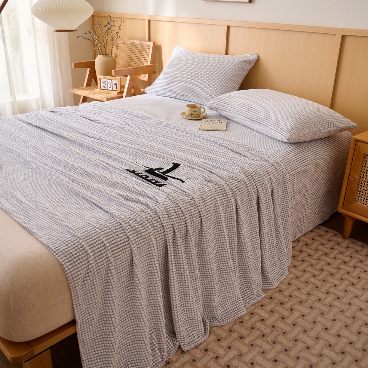 91家纺网 家纺一手货源 找家纺 早晨家纺 2025新款深蓝款高克重牛奶绒阳离子提花单床单系列 深蓝-灰