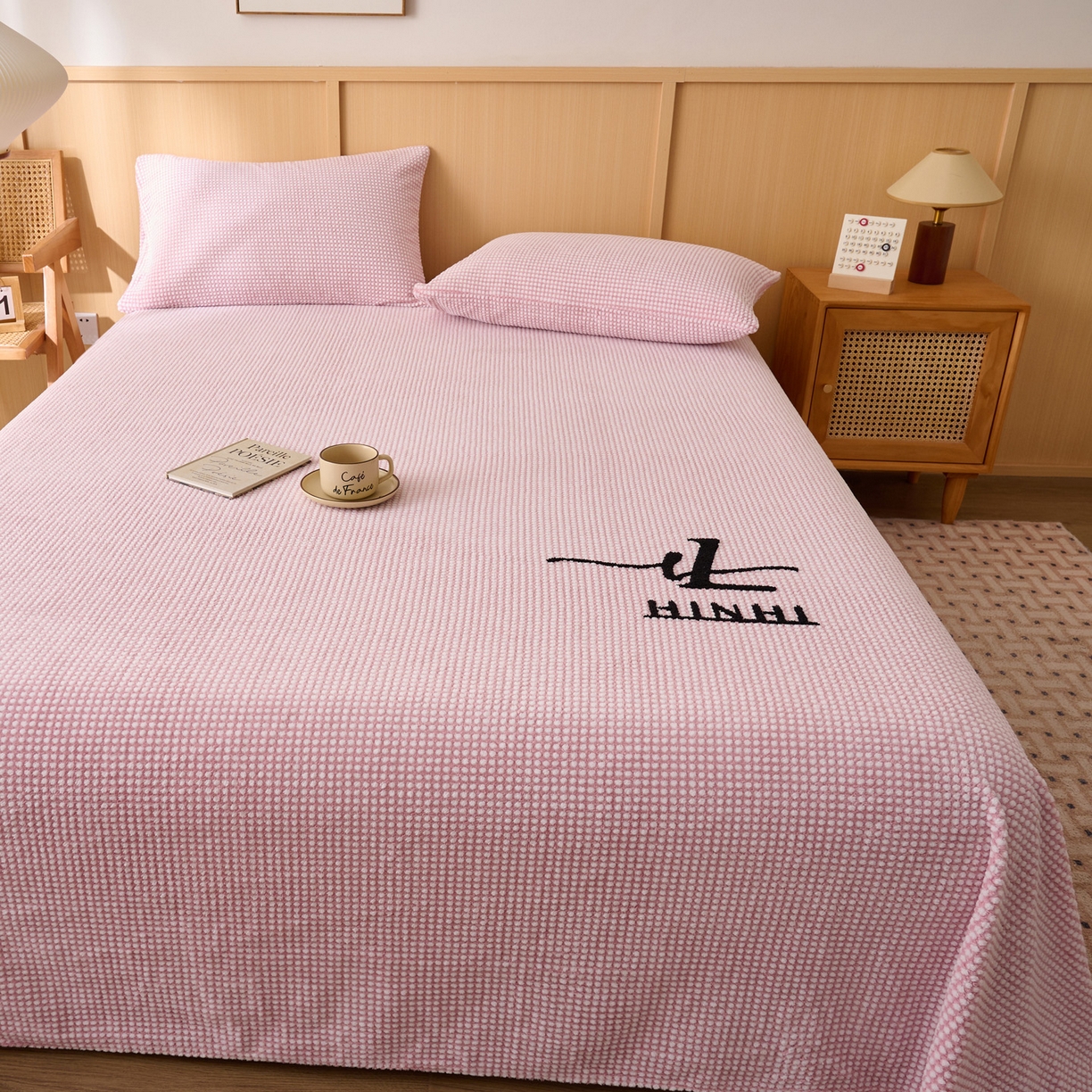 91家纺网 家纺一手货源 找家纺 早晨家纺 2025新款深蓝款高克重牛奶绒阳离子提花单床单系列 深蓝-豆沙