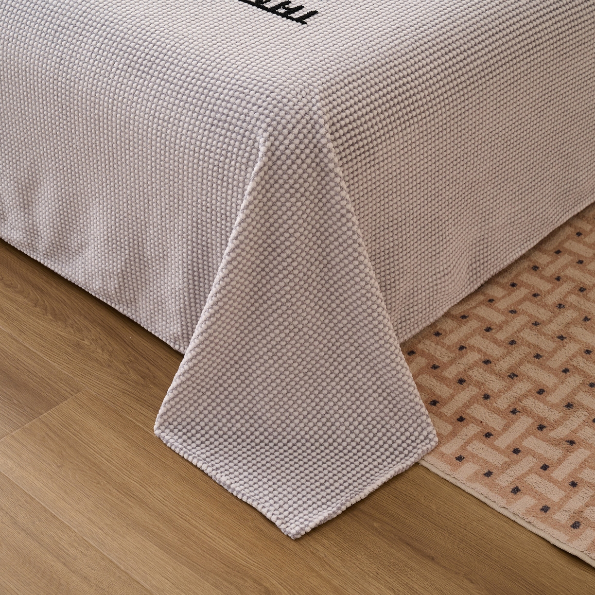 91家纺网 家纺一手货源 找家纺 早晨家纺 2025新款深蓝款高克重牛奶绒阳离子提花单床单系列 深蓝-灰