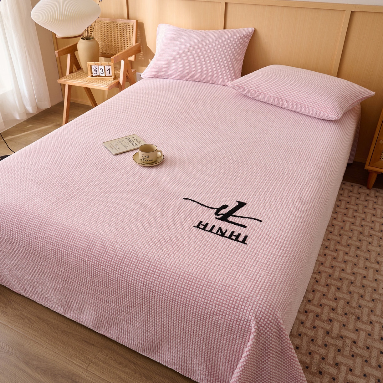 91家纺网 家纺一手货源 找家纺 早晨家纺 2025新款深蓝款高克重牛奶绒阳离子提花单床单系列 深蓝-豆沙