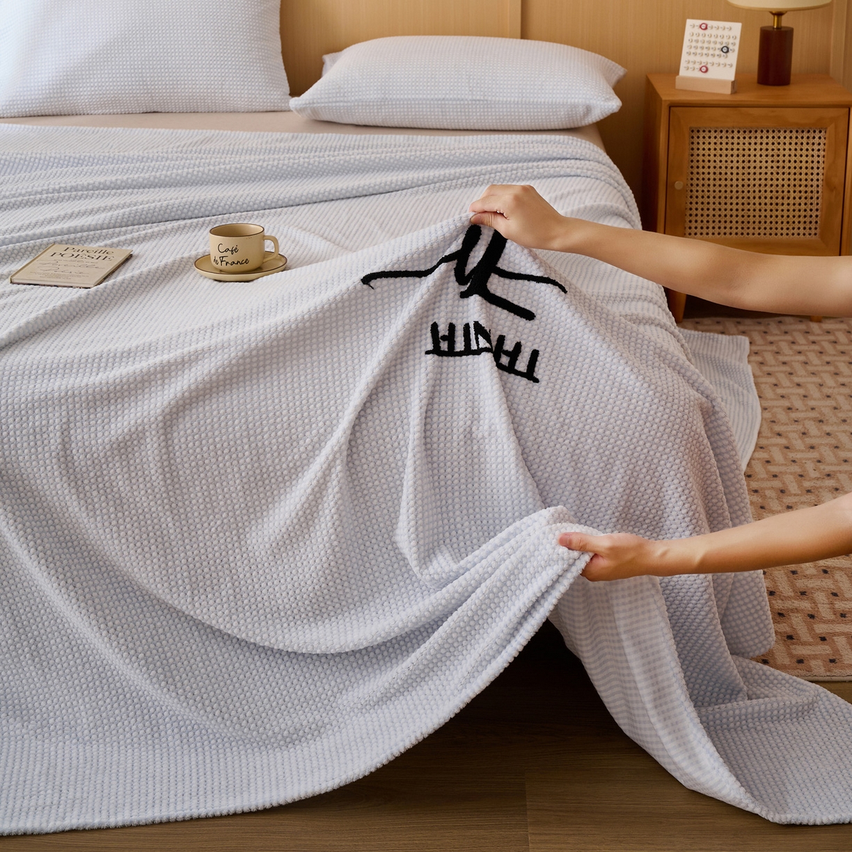 91家纺网 家纺一手货源 找家纺 早晨家纺 2025新款深蓝款高克重牛奶绒阳离子提花单床单系列 深蓝-蓝