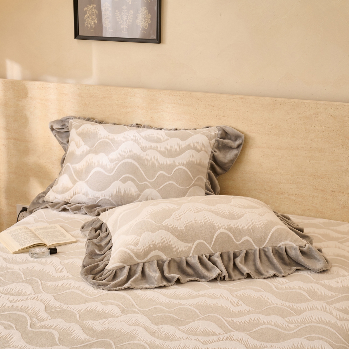 91家纺网 家纺一手货源 找家纺 早晨家纺 2025新款高克重牛奶绒烂花单床笠 云峦叠浪