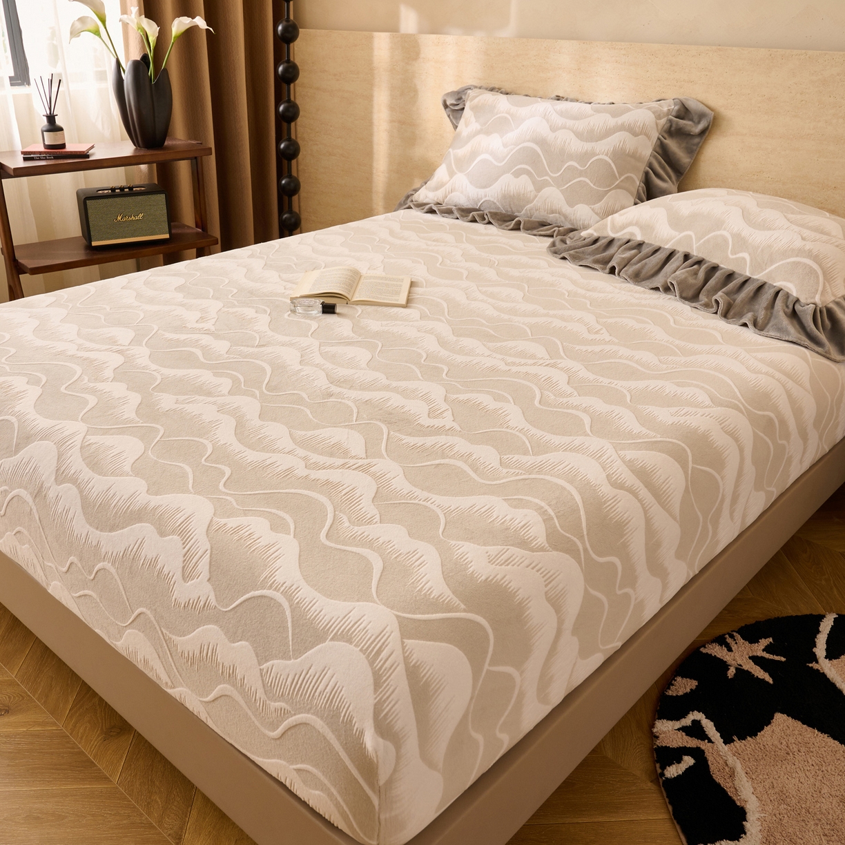 91家纺网 家纺一手货源 找家纺 早晨家纺 2025新款高克重牛奶绒烂花单床笠 云峦叠浪