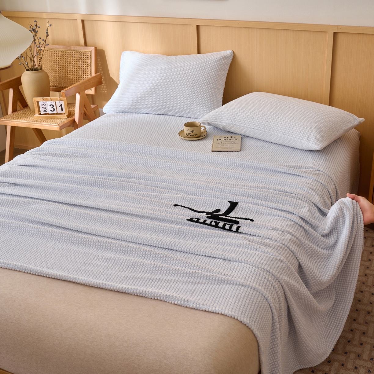 91家纺网 家纺一手货源 找家纺 早晨家纺 2025新款深蓝款高克重牛奶绒阳离子提花单床单系列 深蓝-蓝