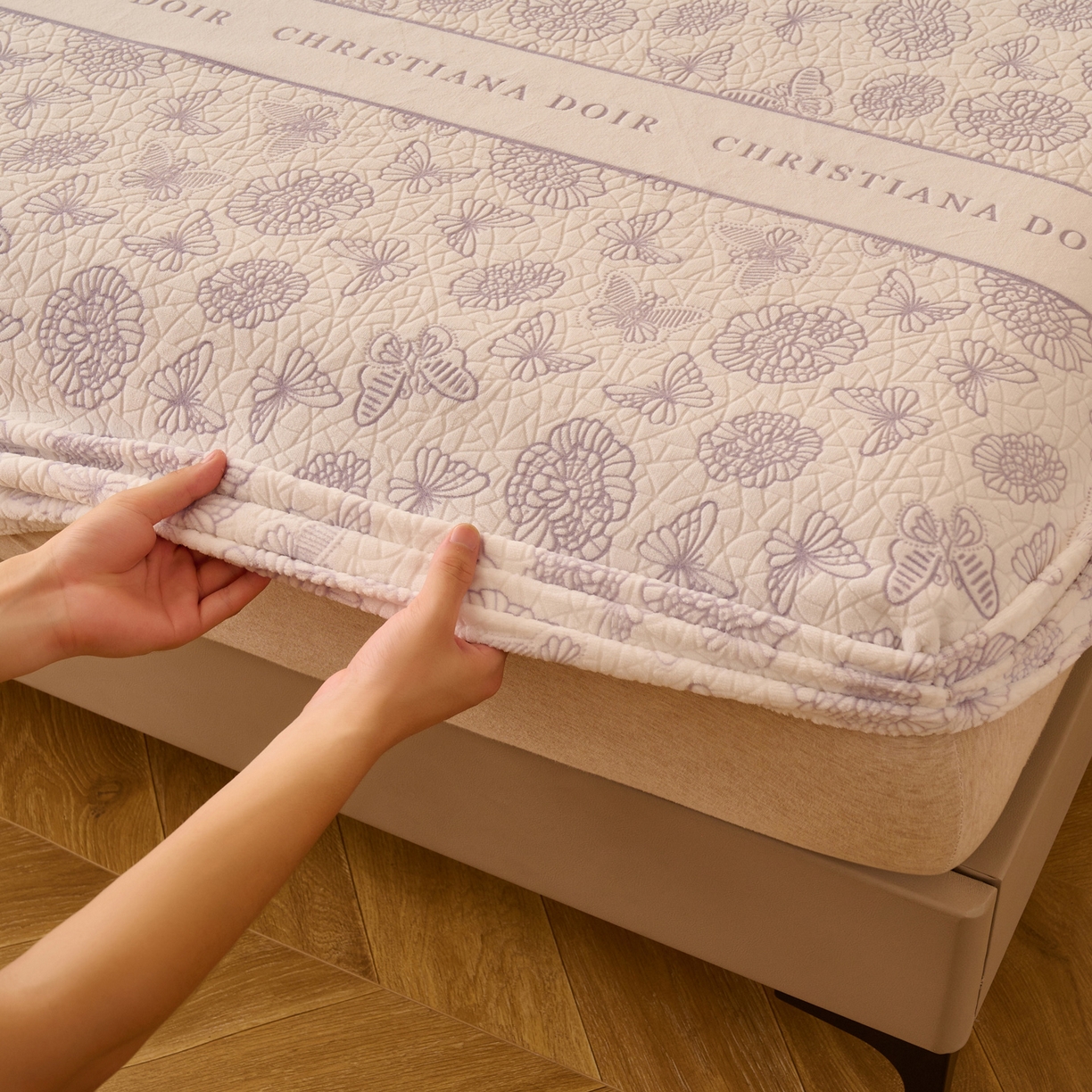 91家纺网 家纺一手货源 找家纺 早晨家纺 2025新款高克重牛奶绒烂花单床笠 紫絮