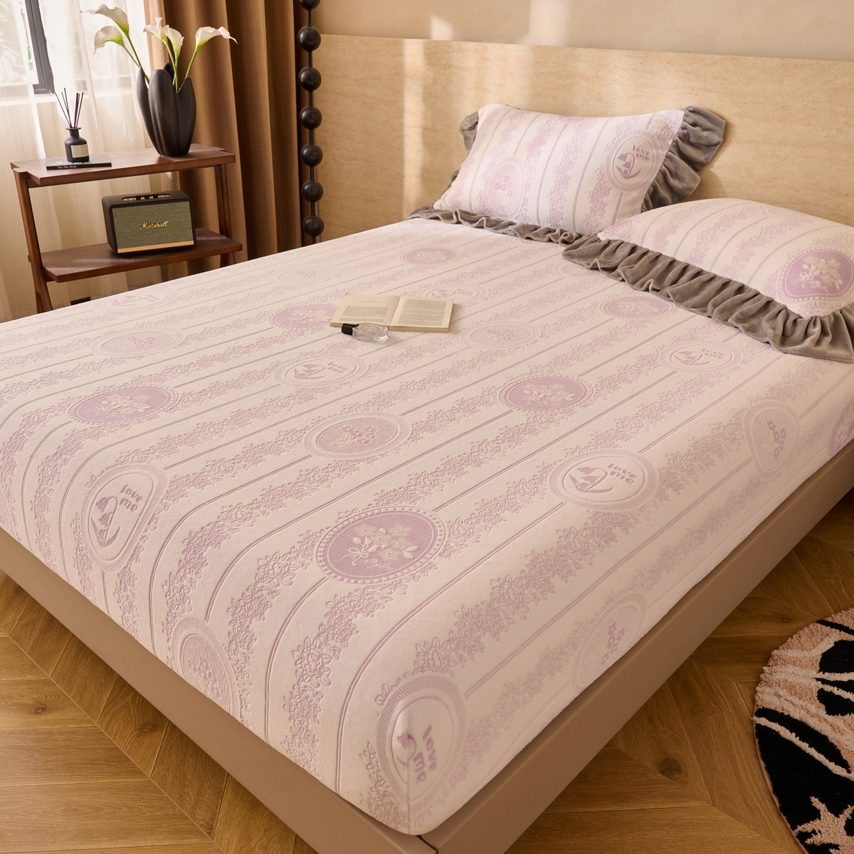 91家纺网 家纺一手货源 找家纺 早晨家纺 2025新款高克重牛奶绒烂花单床笠 紫韵