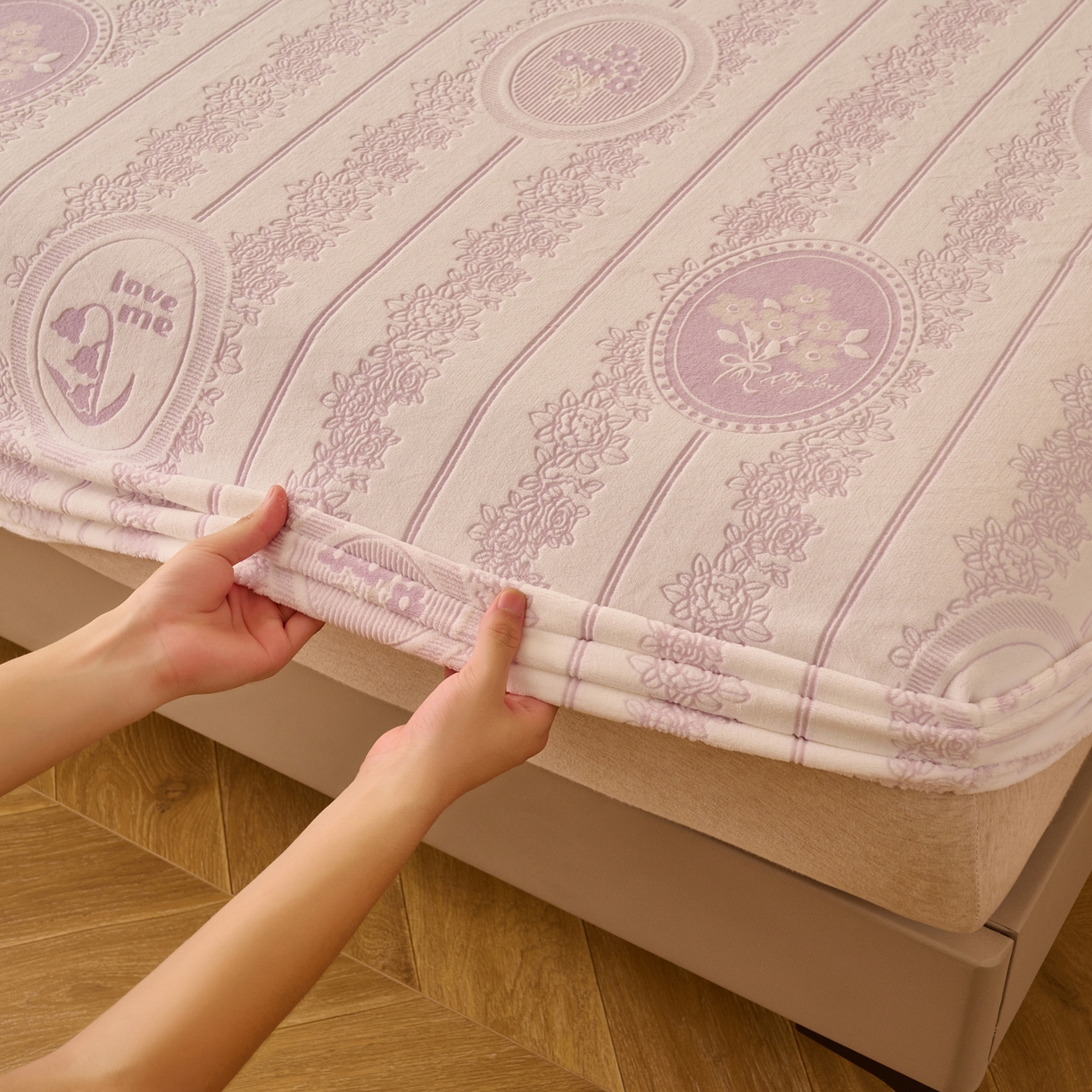 91家纺网 家纺一手货源 找家纺 早晨家纺 2025新款高克重牛奶绒烂花单床笠 紫韵