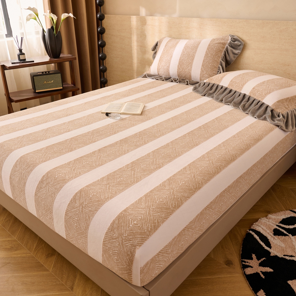 91家纺网 家纺一手货源 找家纺 早晨家纺 2025新款高克重牛奶绒烂花单床笠 棕纹雅