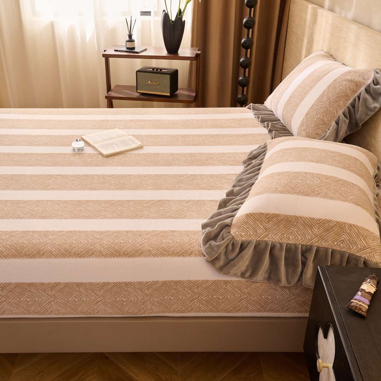 91家纺网 家纺一手货源 找家纺 早晨家纺 2025新款高克重牛奶绒烂花单床笠 棕纹雅