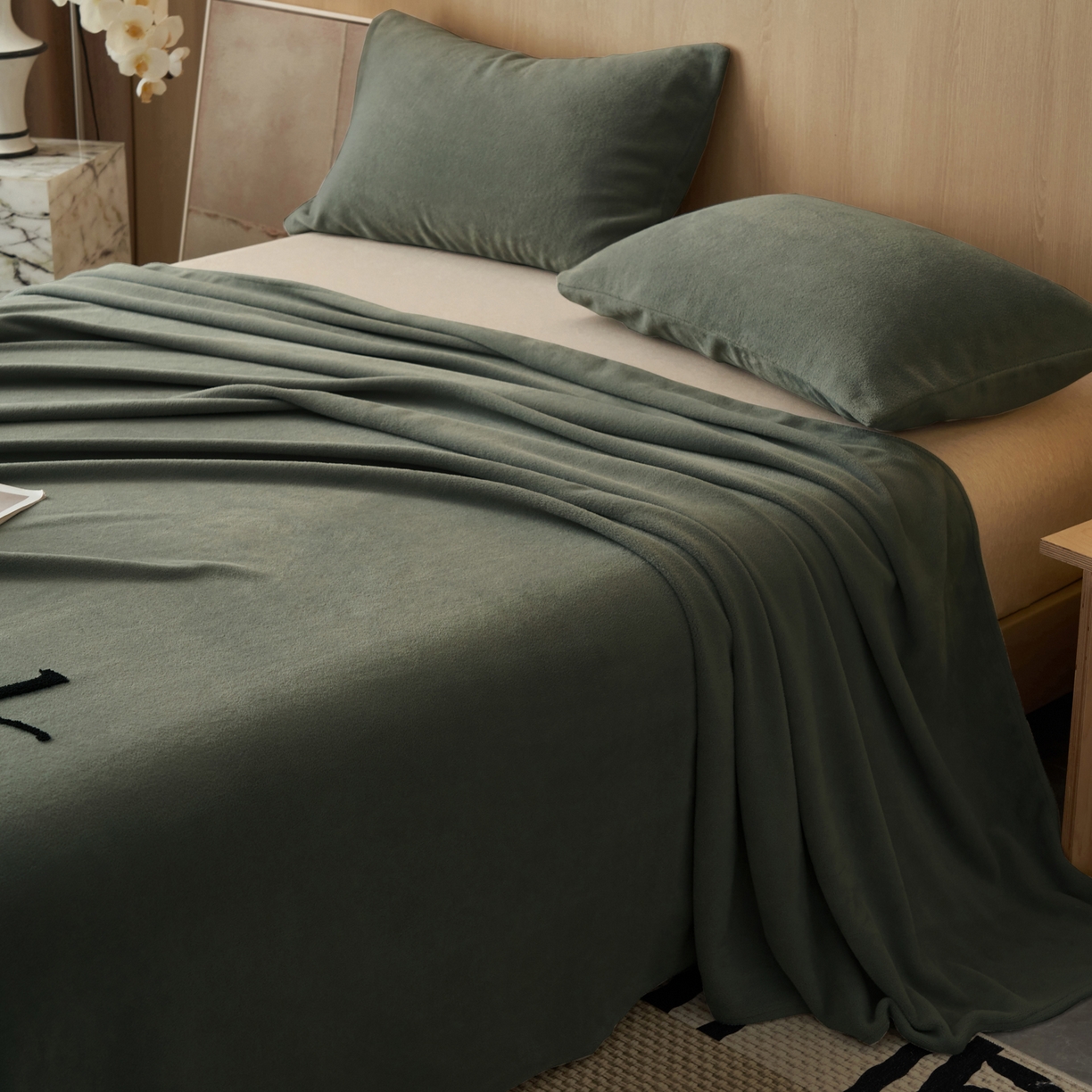 91家纺网 家纺一手货源 找家纺 早晨家纺 2025新款牛奶绒纯色毛巾绣暖绒床单 时尚-高级灰