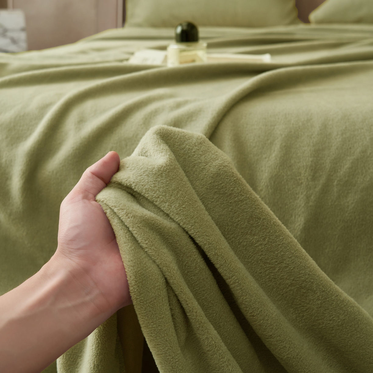 91家纺网 家纺一手货源 找家纺 早晨家纺 2025新款牛奶绒纯色毛巾绣暖绒床单 时尚-草绿