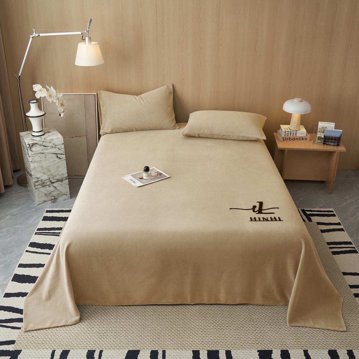 91家纺网 家纺一手货源 找家纺 早晨家纺 2025新款牛奶绒纯色毛巾绣暖绒床单 时尚-米驼