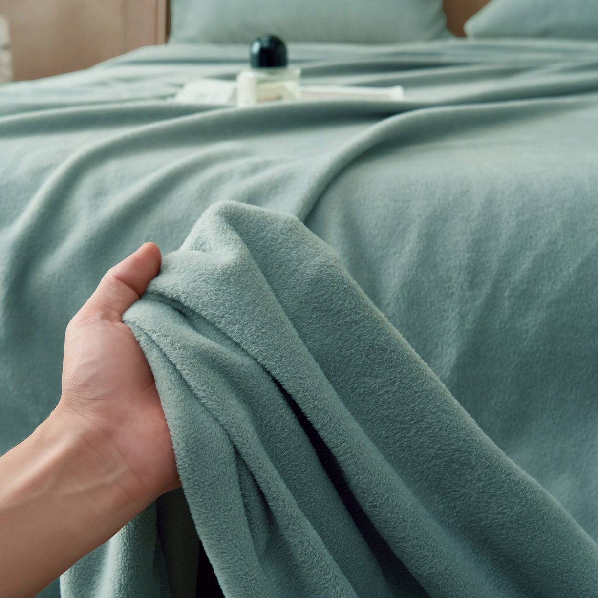 91家纺网 家纺一手货源 找家纺 早晨家纺 2025新款牛奶绒纯色毛巾绣暖绒床单 时尚-宾利蓝