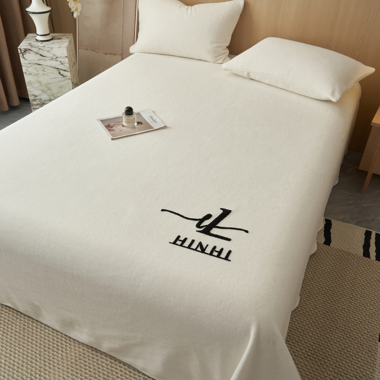 91家纺网 家纺一手货源 找家纺 早晨家纺 2025新款牛奶绒纯色毛巾绣暖绒床单 时尚-奶白