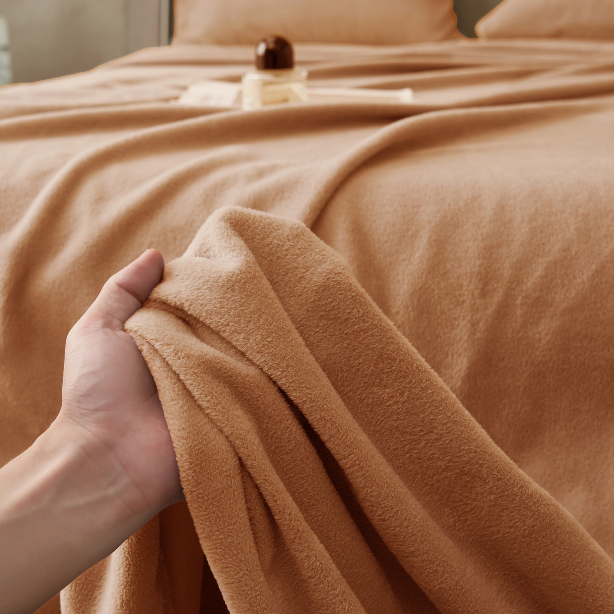 91家纺网 家纺一手货源 找家纺 早晨家纺 2025新款牛奶绒纯色毛巾绣暖绒床单 时尚-橘色