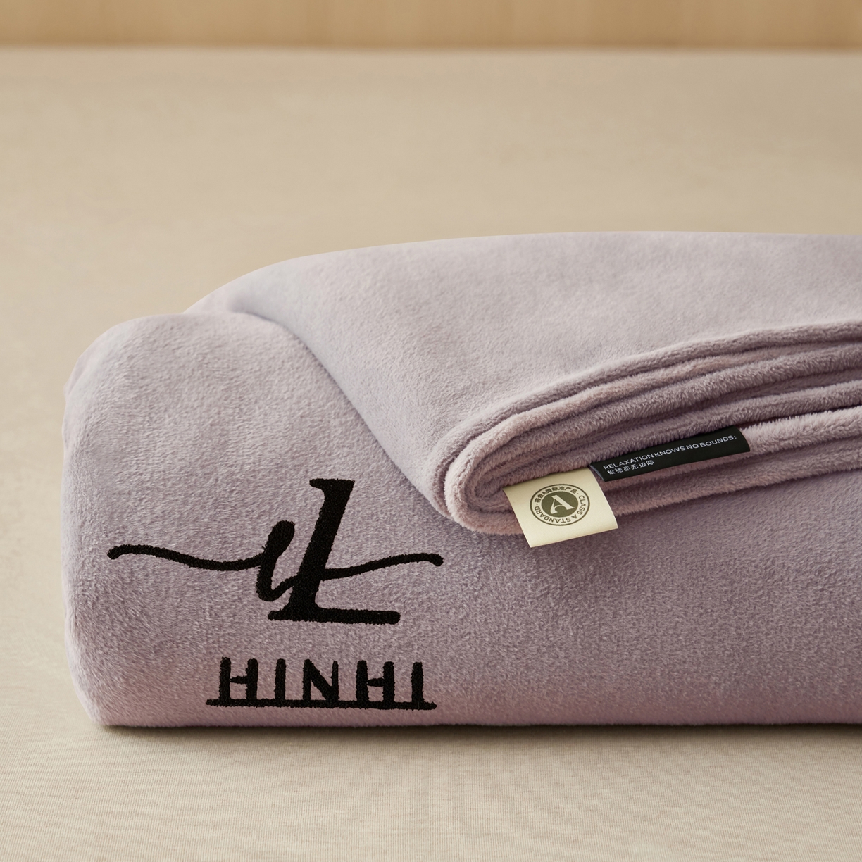 91家纺网 家纺一手货源 找家纺 早晨家纺 2025新款牛奶绒纯色毛巾绣暖绒床单 时尚-浅紫