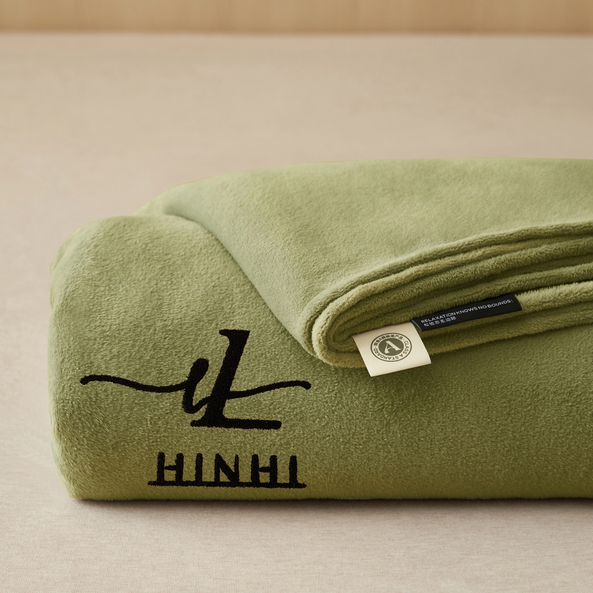 91家纺网 家纺一手货源 找家纺 早晨家纺 2025新款牛奶绒纯色毛巾绣暖绒床单 时尚-橄榄绿