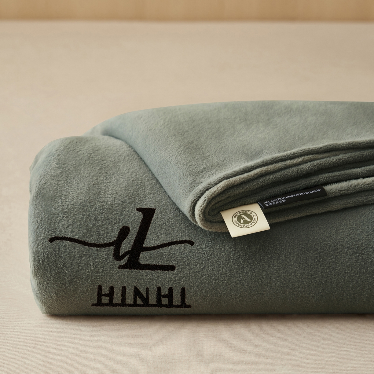 91家纺网 家纺一手货源 找家纺 早晨家纺 2025新款牛奶绒纯色毛巾绣暖绒床单 时尚-高级灰