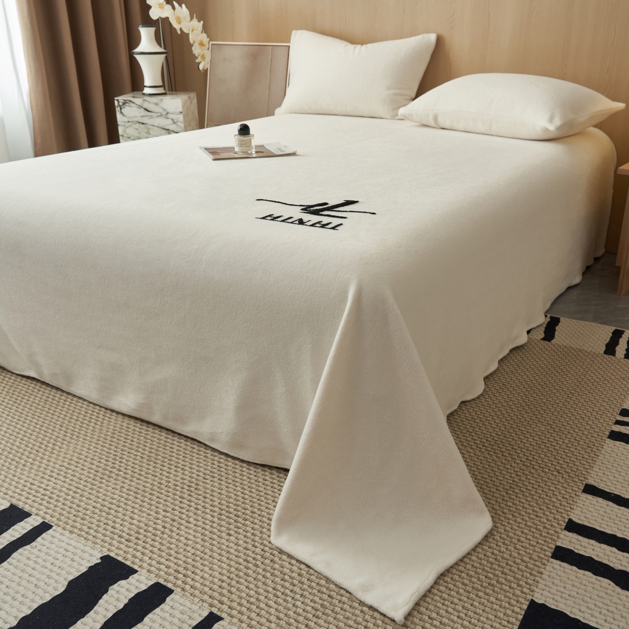 91家纺网 家纺一手货源 找家纺 早晨家纺 2025新款牛奶绒纯色毛巾绣暖绒床单 时尚-奶白