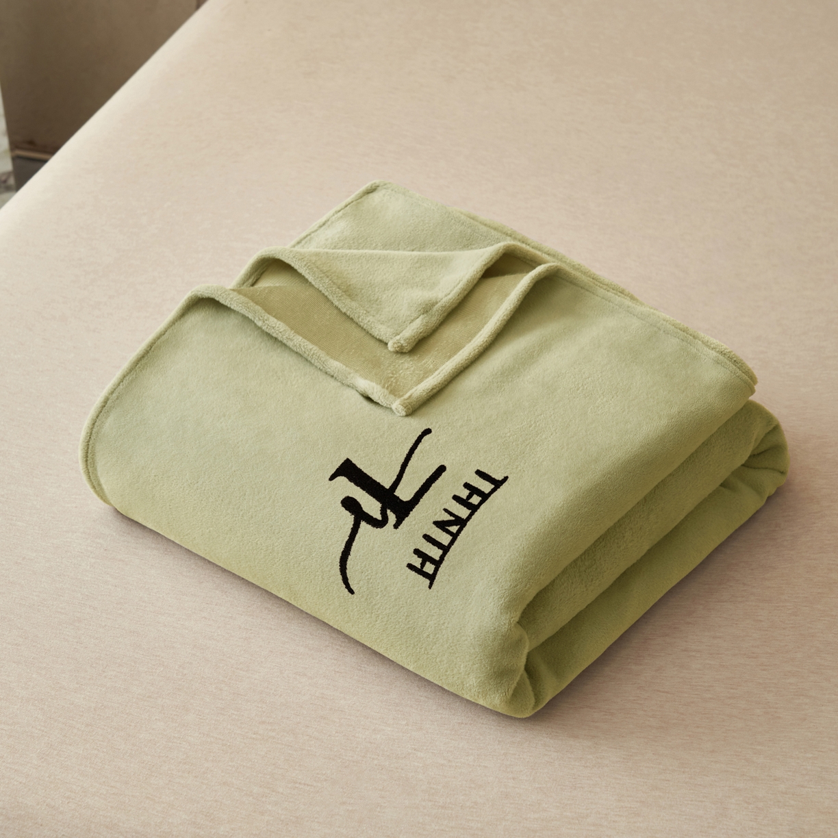 91家纺网 家纺一手货源 找家纺 早晨家纺 2025新款牛奶绒纯色毛巾绣暖绒床单 时尚-草绿