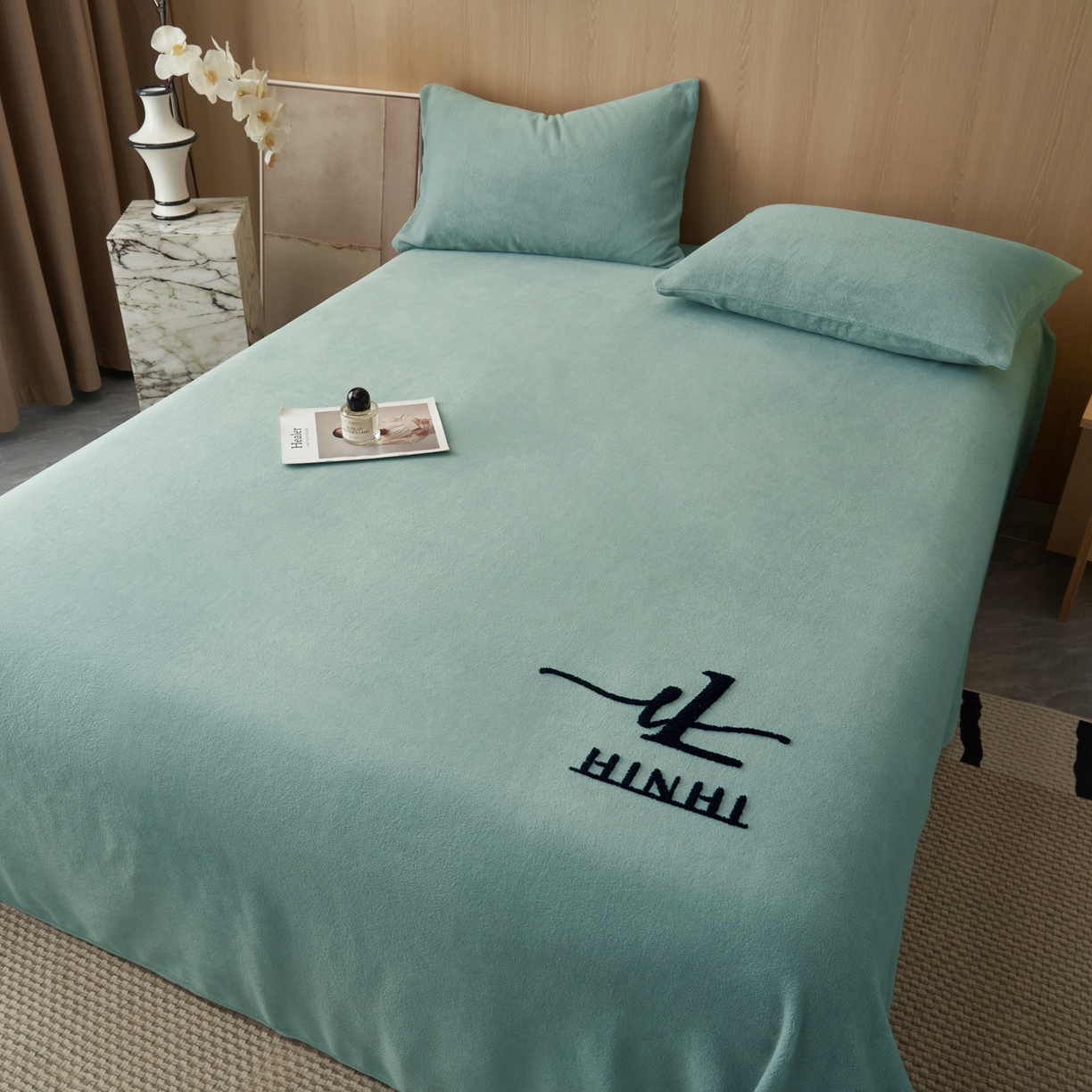 91家纺网 家纺一手货源 找家纺 早晨家纺 2025新款牛奶绒纯色毛巾绣暖绒床单 时尚-宾利蓝