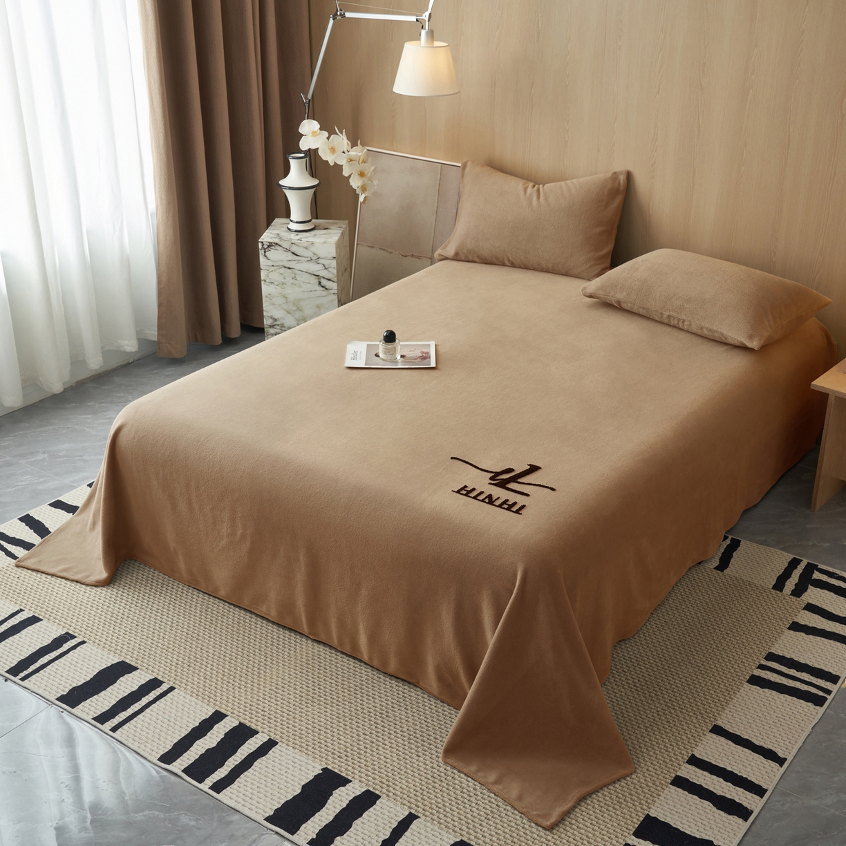 91家纺网 家纺一手货源 找家纺 早晨家纺 2025新款牛奶绒纯色毛巾绣暖绒床单 时尚-奶茶咖