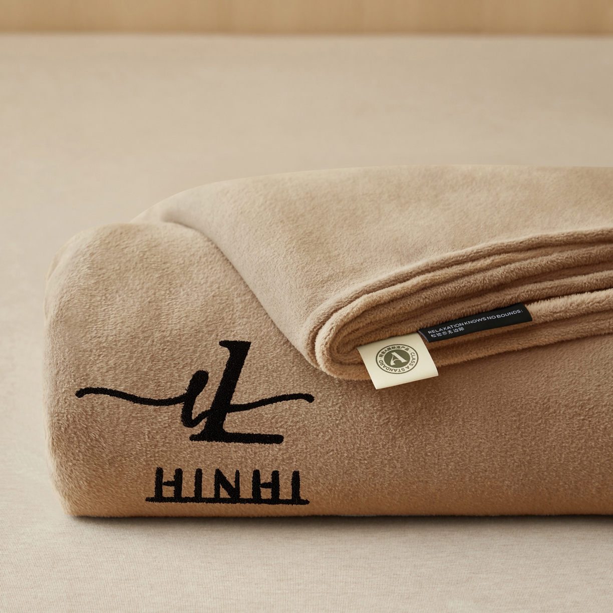 91家纺网 家纺一手货源 找家纺 早晨家纺 2025新款牛奶绒纯色毛巾绣暖绒床单 时尚-奶茶咖