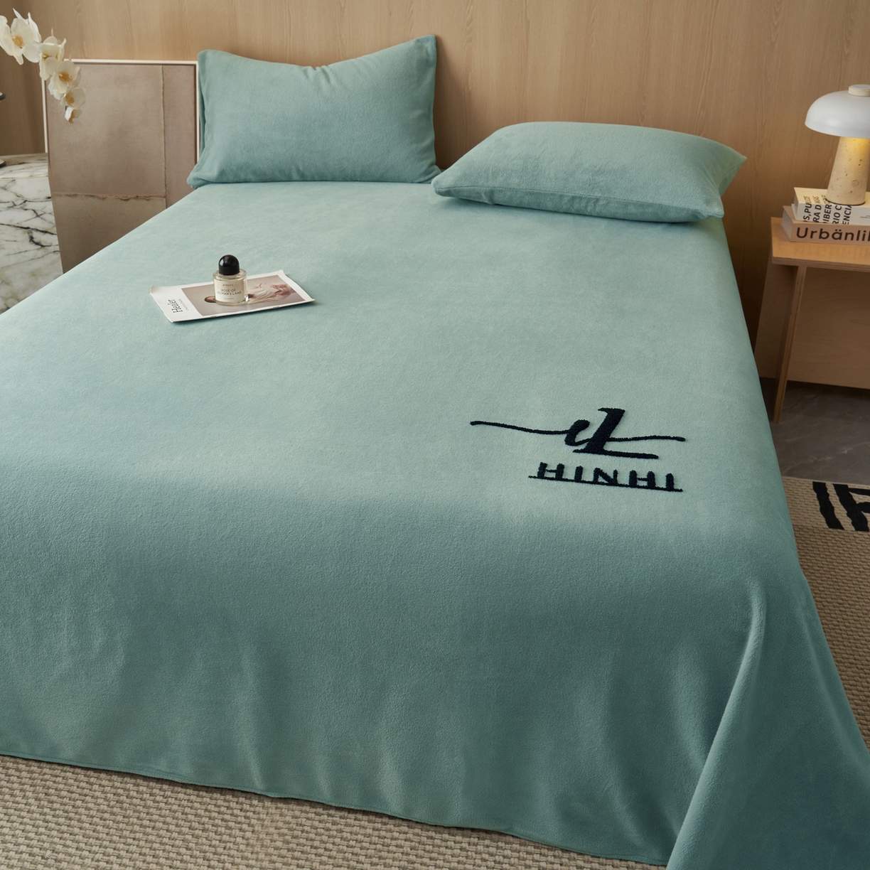 91家纺网 家纺一手货源 找家纺 早晨家纺 2025新款牛奶绒纯色毛巾绣暖绒床单 时尚-宾利蓝