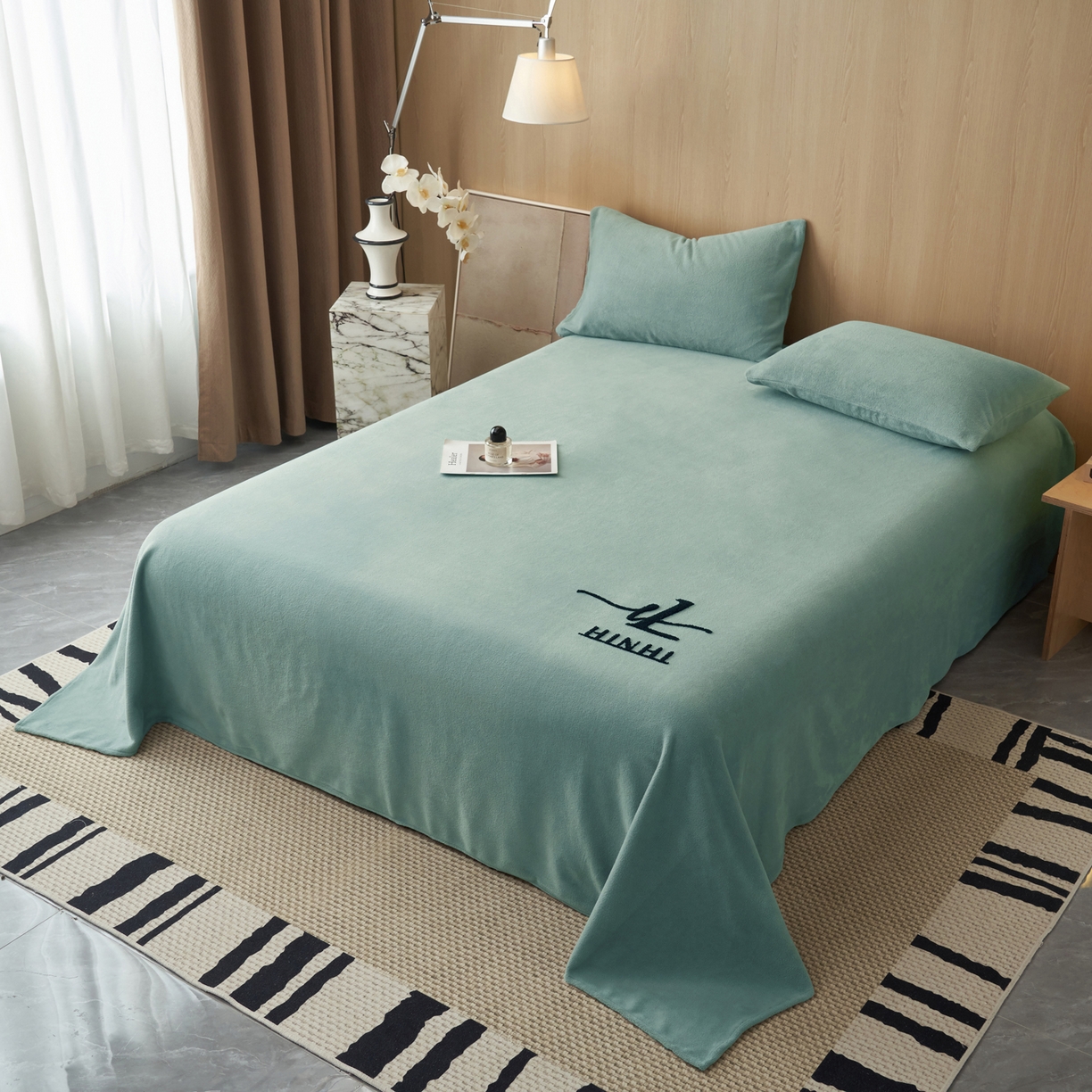 91家纺网 家纺一手货源 找家纺 早晨家纺 2025新款牛奶绒纯色毛巾绣暖绒床单 时尚-宾利蓝
