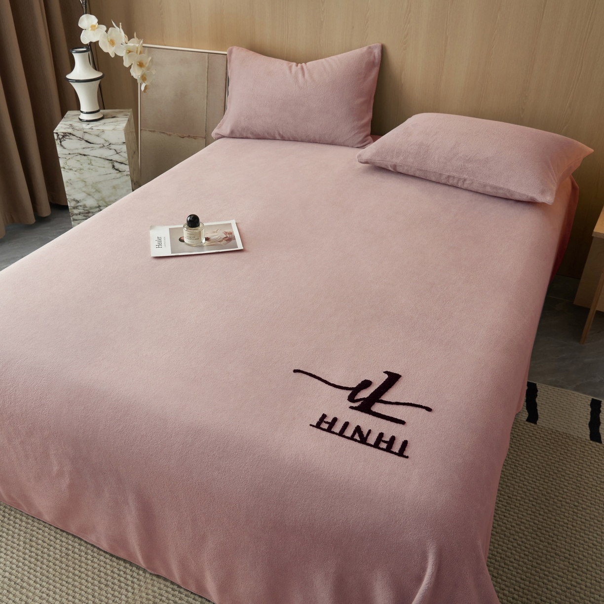 91家纺网 家纺一手货源 找家纺 早晨家纺 2025新款牛奶绒纯色毛巾绣暖绒床单 时尚-豆沙