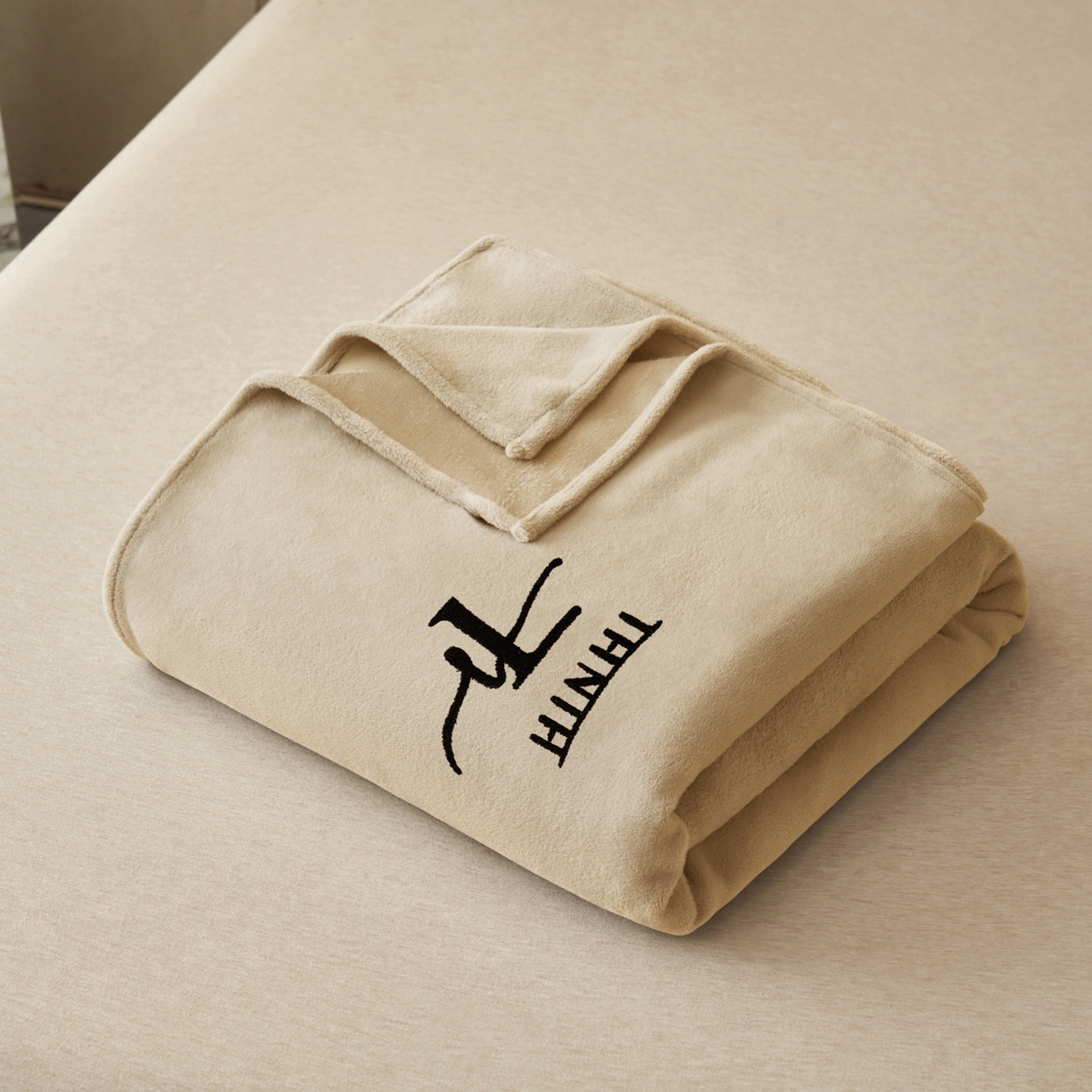 91家纺网 家纺一手货源 找家纺 早晨家纺 2025新款牛奶绒纯色毛巾绣暖绒床单 时尚-米驼