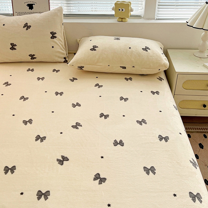 91家纺网 家纺一手货源 找家纺 名品家纺 2025新款新款加厚牛奶绒床单牛奶绒-蝴蝶结灰