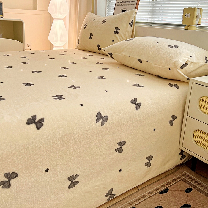 91家纺网 家纺一手货源 找家纺 名品家纺 2025新款新款加厚牛奶绒床单牛奶绒-蝴蝶结灰