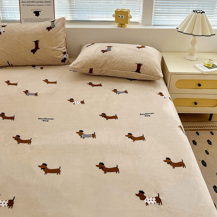 91家纺网 家纺一手货源 找家纺 名品家纺 2025新款新款加厚牛奶绒床单牛奶绒-俏皮小狗