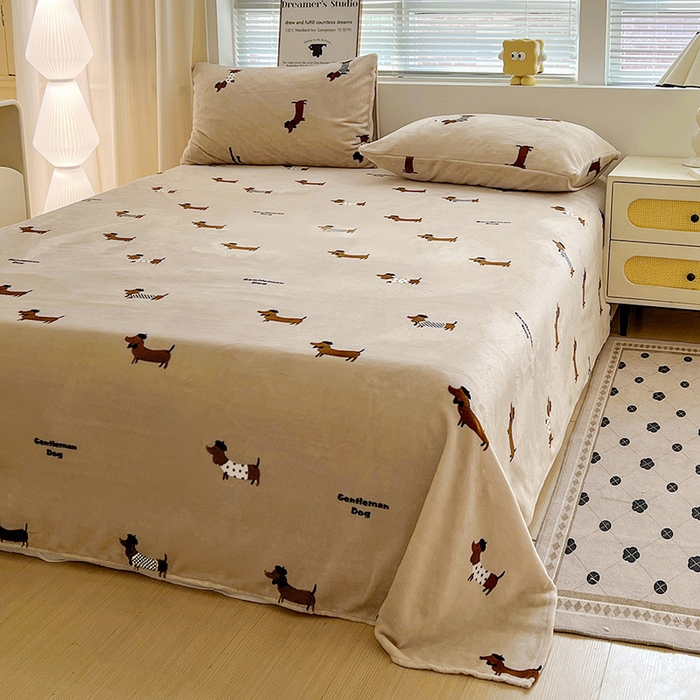 91家纺网 家纺一手货源 找家纺 名品家纺 2025新款新款加厚牛奶绒床单牛奶绒-俏皮小狗