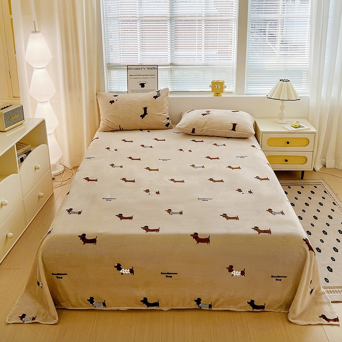 91家纺网 家纺一手货源 找家纺 名品家纺 2025新款新款加厚牛奶绒床单牛奶绒-俏皮小狗