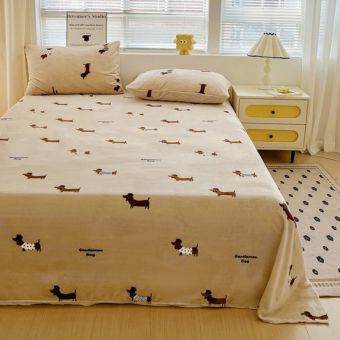 91家纺网 家纺一手货源 找家纺 名品家纺 2025新款新款加厚牛奶绒床单牛奶绒-俏皮小狗