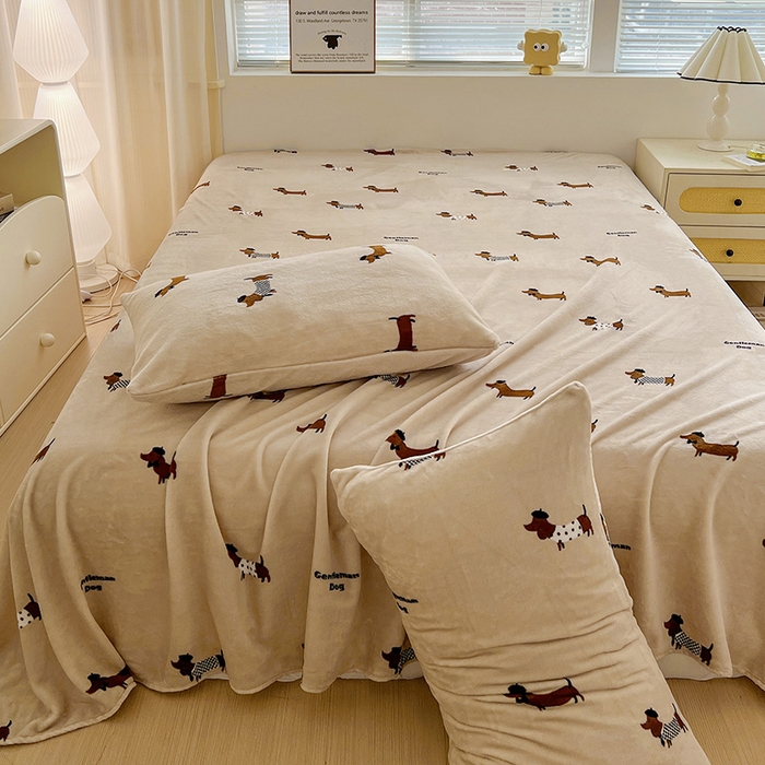 91家纺网 家纺一手货源 找家纺 名品家纺 2025新款新款加厚牛奶绒床单牛奶绒-俏皮小狗